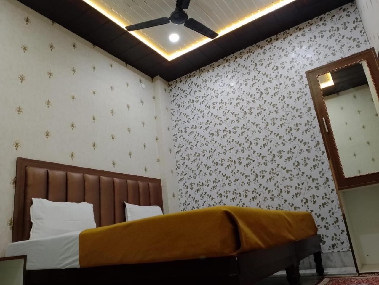Varuna Palace Varanasi , Near Mandir & Ghat'S Экстерьер фото
